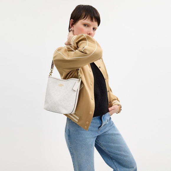 City Bucket Bag In Signature Canvas - Picture 4 of 4